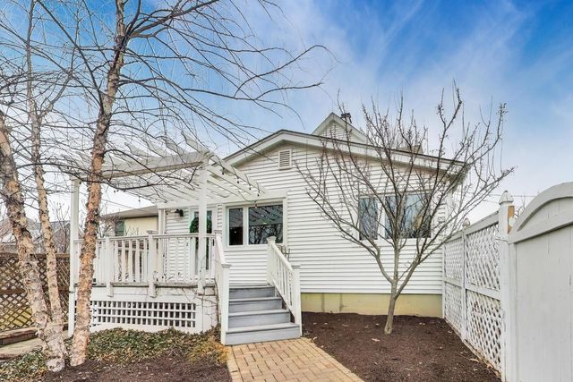520 S Wheaton Avenue, Wheaton, IL 60187