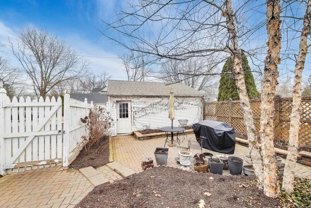 520 S Wheaton Avenue, Wheaton, IL 60187