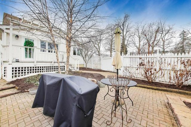 520 S Wheaton Avenue, Wheaton, IL 60187