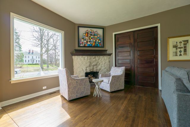 520 S Wheaton Avenue, Wheaton, IL 60187