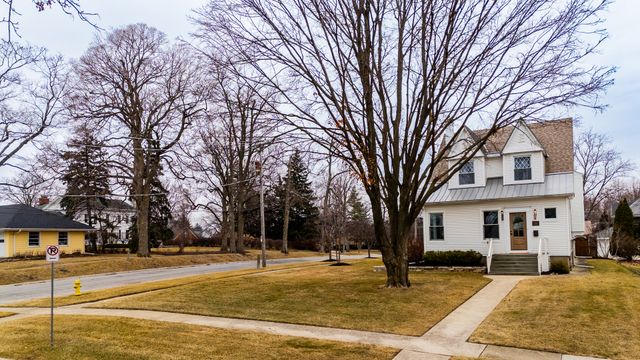 520 S Wheaton Avenue, Wheaton, IL 60187