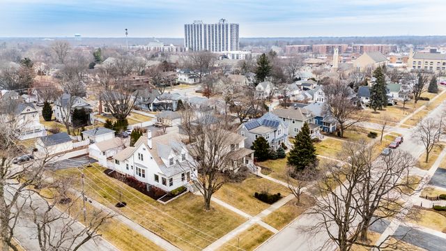 520 S Wheaton Avenue, Wheaton, IL 60187