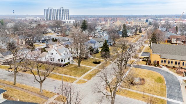 520 S Wheaton Avenue, Wheaton, IL 60187