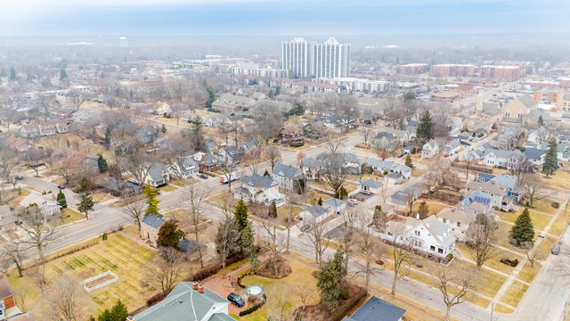520 S Wheaton Avenue, Wheaton, IL 60187