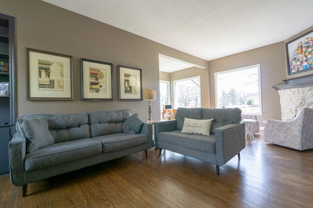 520 S Wheaton Avenue, Wheaton, IL 60187