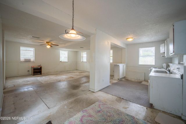 165 N CYPRESS Avenue, Green Cove Springs, FL 32043