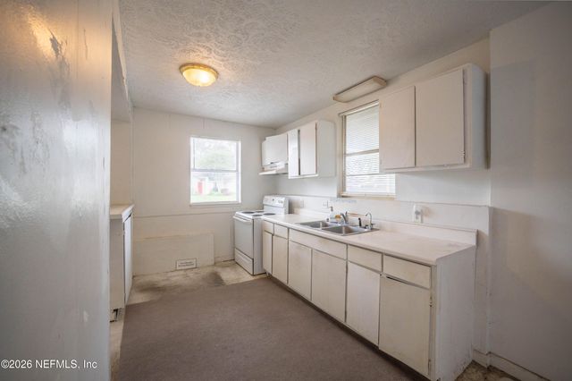 165 N CYPRESS Avenue, Green Cove Springs, FL 32043