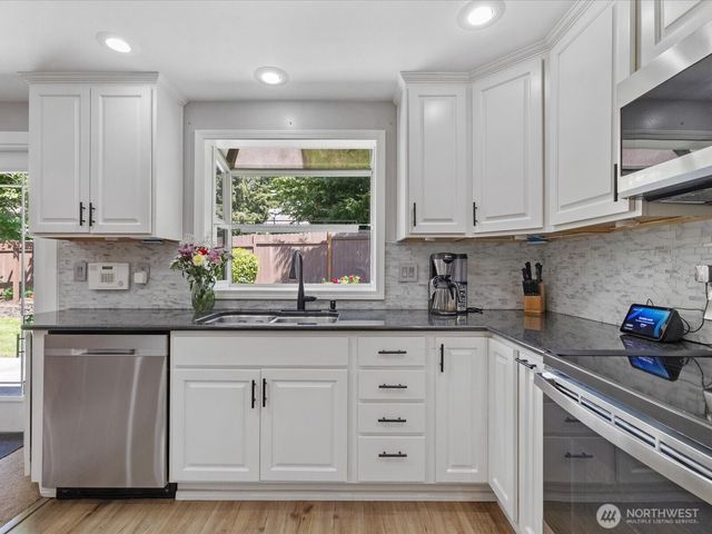 27616 NE 142nd Place, Duvall, WA 98019