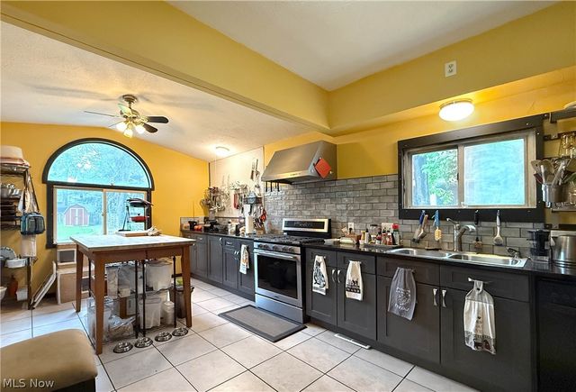 33 Henry Street, Berea, OH 44017
