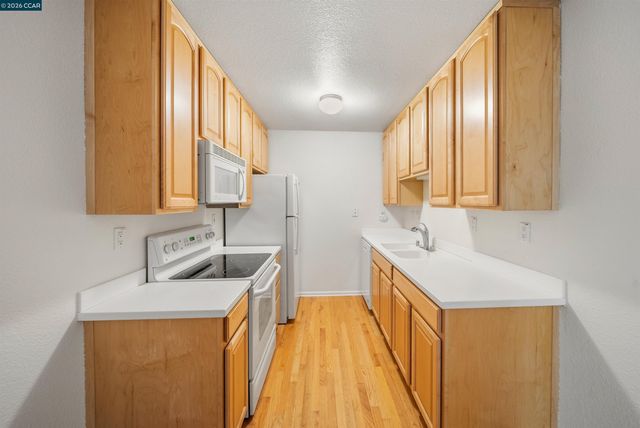 150 Sharene Ln 109, Walnut Creek, CA 94596