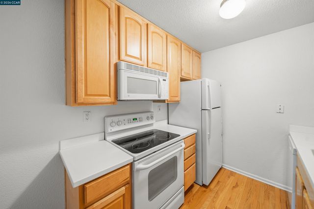 150 Sharene Ln 109, Walnut Creek, CA 94596