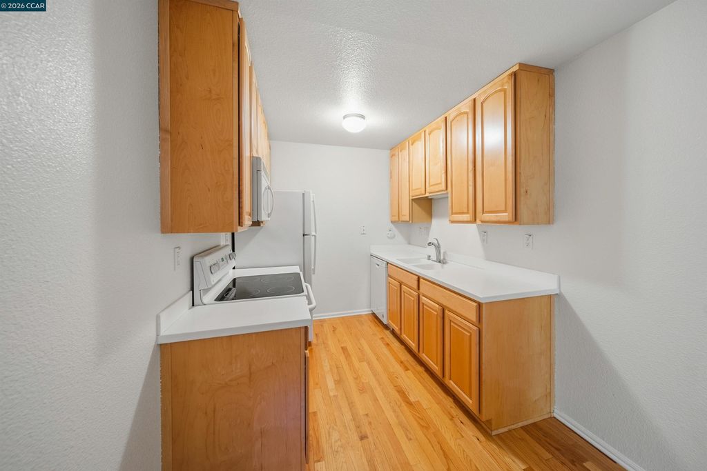 150 Sharene Ln 109, Walnut Creek, CA 94596