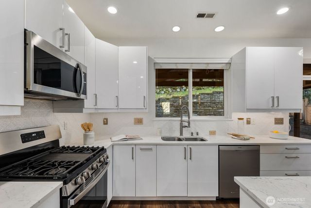 35121 SE Terrace Street, Snoqualmie, WA 98065