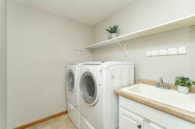 948 Southern Ridge Drive SW, Rochester, MN 55902