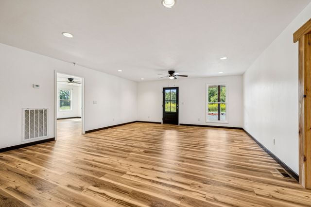 233 Ralph Spivey Ln, Gainesboro, TN 38562