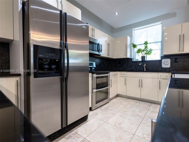 11406 NW 76th Terrace 11406, Doral, FL 33178
