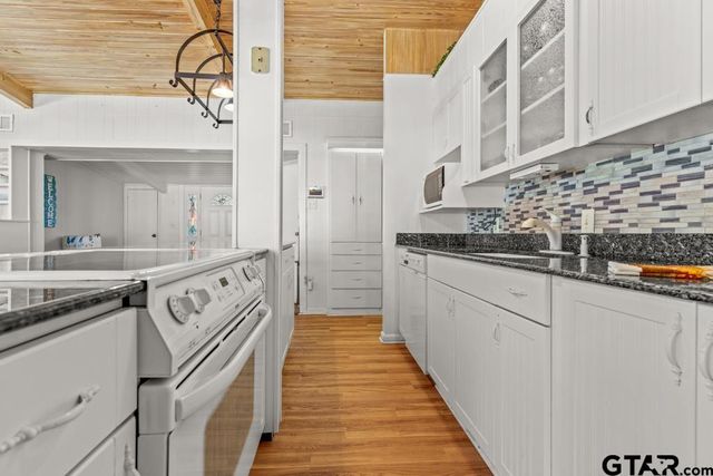 526 Shadywood Lane, Avinger, TX 75630