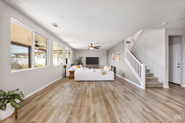 203 White Alder Drive, Bakersfield, CA 93314