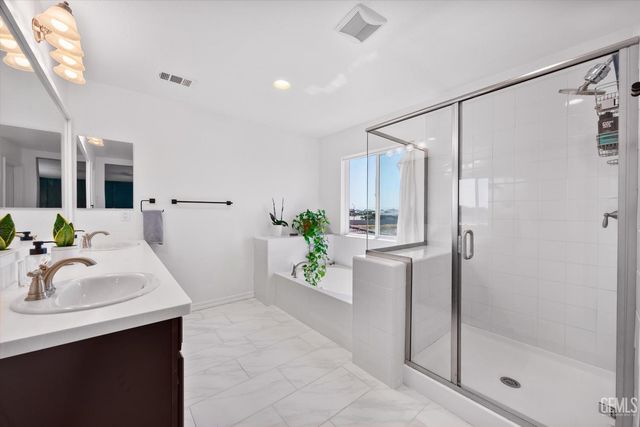 203 White Alder Drive, Bakersfield, CA 93314