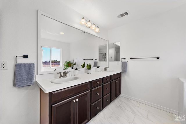203 White Alder Drive, Bakersfield, CA 93314