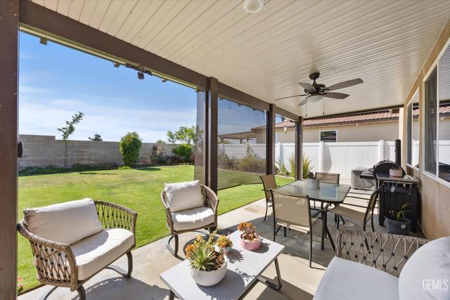 203 White Alder Drive, Bakersfield, CA 93314