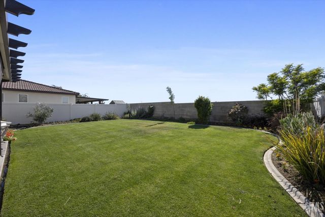 203 White Alder Drive, Bakersfield, CA 93314