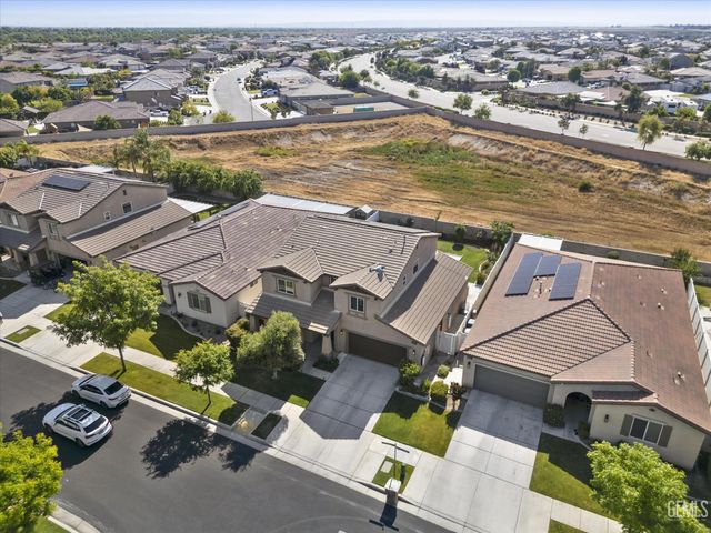 203 White Alder Drive, Bakersfield, CA 93314