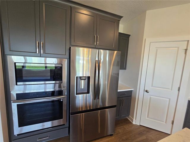 1587 Creekwood Drive, New Richmond, WI 54017