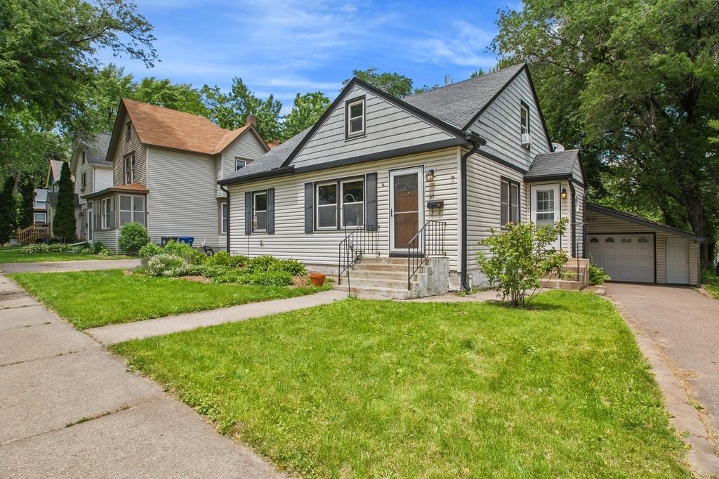 49 Wyoming Street E, Saint Paul, MN 55107