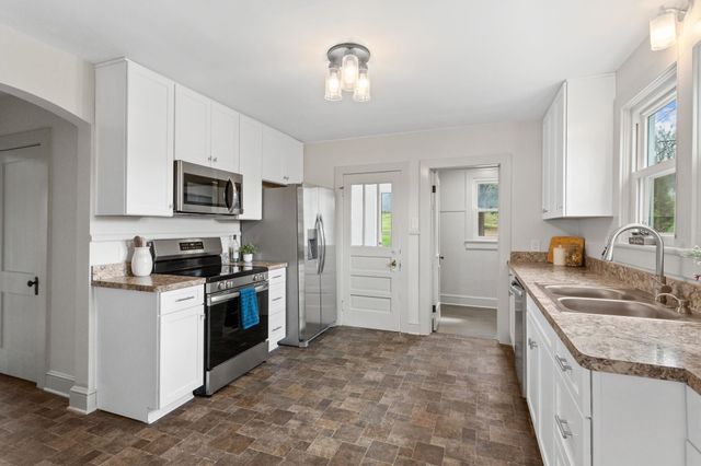 12204 DAPHNA RD, Broadway, VA 22815