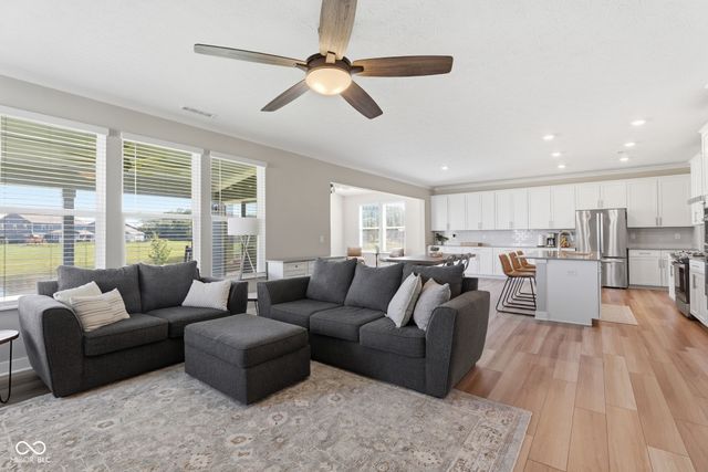 11887 Prominence Place, Fishers, IN 46037