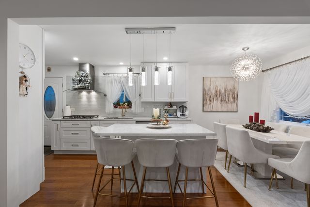 8239 Sayre Avenue, Burbank, IL 60459