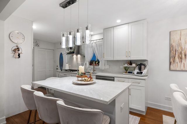 8239 Sayre Avenue, Burbank, IL 60459