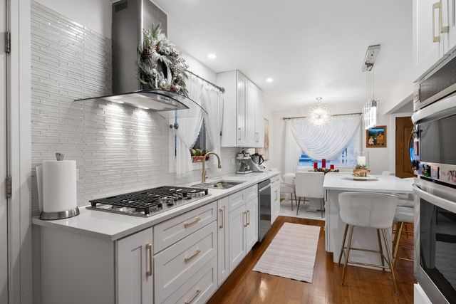 8239 Sayre Avenue, Burbank, IL 60459