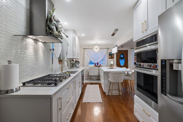 8239 Sayre Avenue, Burbank, IL 60459