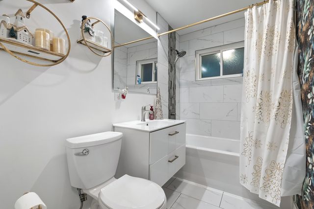 8239 Sayre Avenue, Burbank, IL 60459