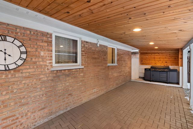 8239 Sayre Avenue, Burbank, IL 60459