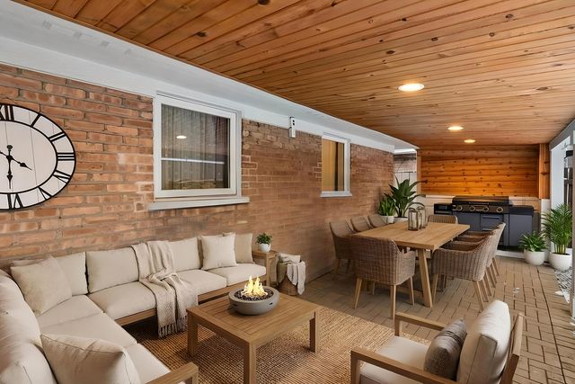 8239 Sayre Avenue, Burbank, IL 60459