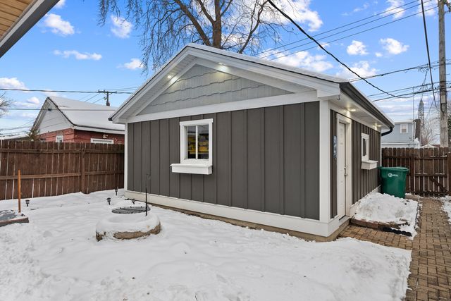 8239 Sayre Avenue, Burbank, IL 60459