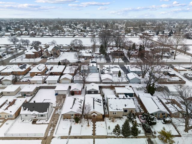 8239 Sayre Avenue, Burbank, IL 60459