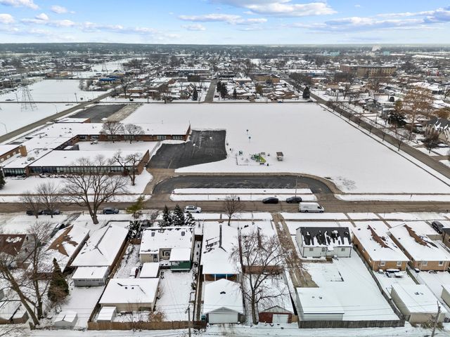 8239 Sayre Avenue, Burbank, IL 60459