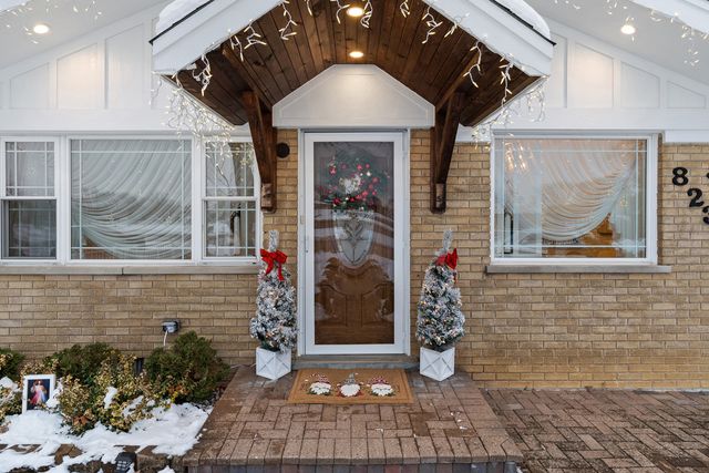 8239 Sayre Avenue, Burbank, IL 60459