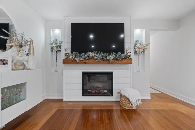 8239 Sayre Avenue, Burbank, IL 60459