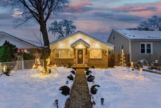 8239 Sayre Avenue, Burbank, IL 60459