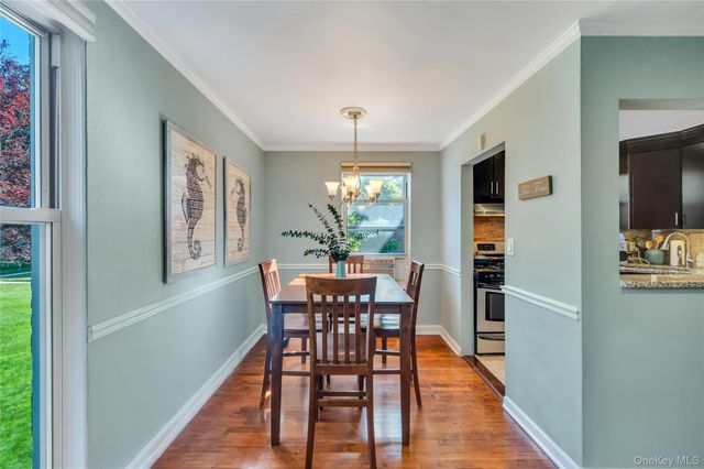 75 Edwards Street 1C, Roslyn Heights, NY 11577