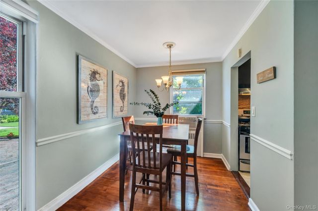 75 Edwards Street 1C, Roslyn Heights, NY 11577