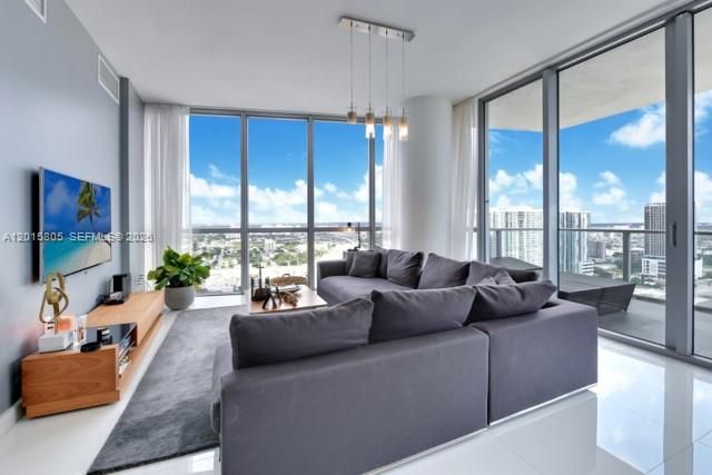 1100 Biscayne Blvd 3205, Miami, FL 33132