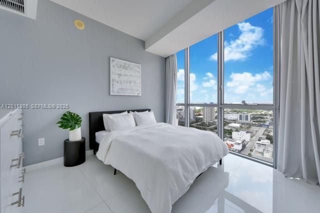 1100 Biscayne Blvd 3205, Miami, FL 33132