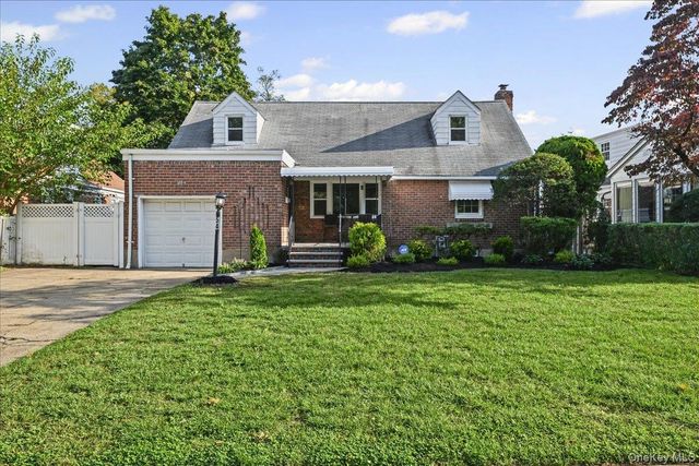 54 Greenway Boulevard, Elmont, NY 11003