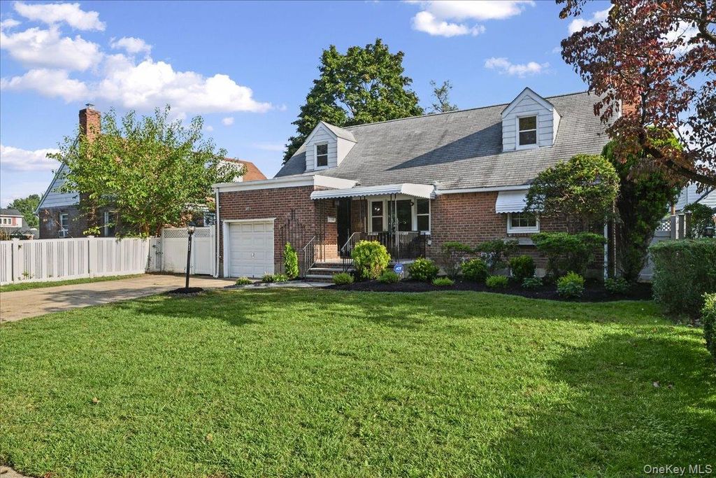 54 Greenway Boulevard, Elmont, NY 11003